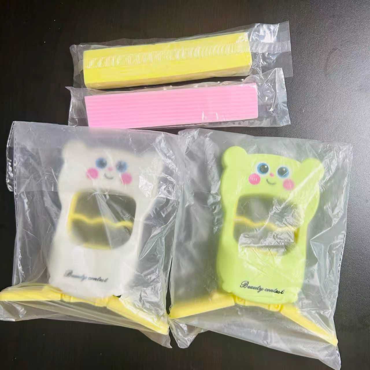 Portable Mini Self-Squeeze Sponge Desktop Mop Featuring a Cartoon Bear Design.